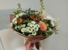 Букет из цветов с хризантемой «Фея»