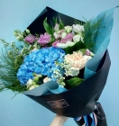 Букет цветов с синей гортензией «Мила»