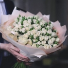 Букеты кустовых белых роз