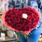 Букет – сердце из красных роз 