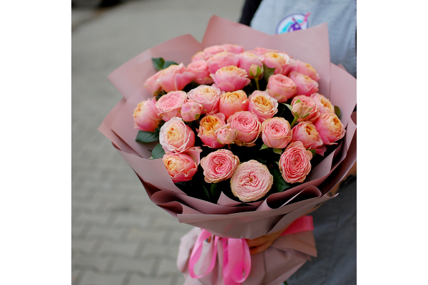 Букет цветов (33 пионовидные розовые розы)