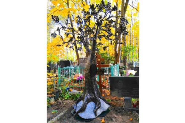 Дерево кованое «Дуб на камне»