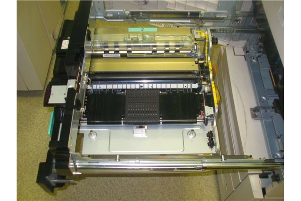 Чистка поверхности ленты переноса принтера