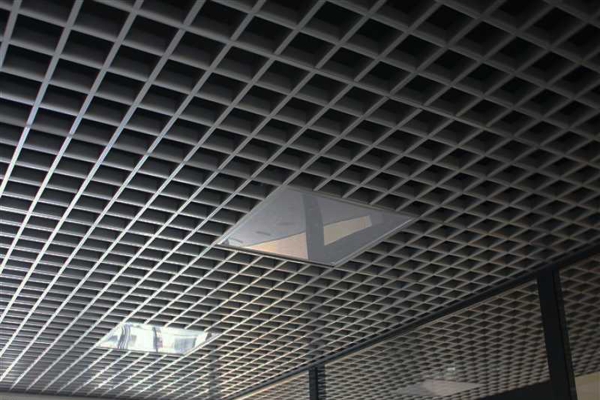 Потолок грильято металлик матовый (100*100*40)  