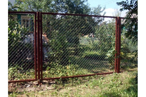 Забор из сетки рабицы в рамке  1, 8 м