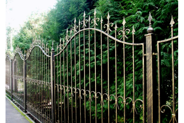 Железный забор кованый