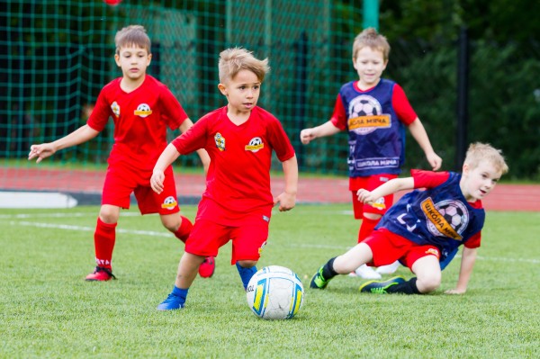 Секция "Детский футбол": в чем преимущества и как выбрать?