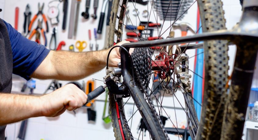 Будь всегда на колёсах! Скидка 50% на сборку, ремонт и обслуживание велосипедов от магазина велосипедов «Высота».