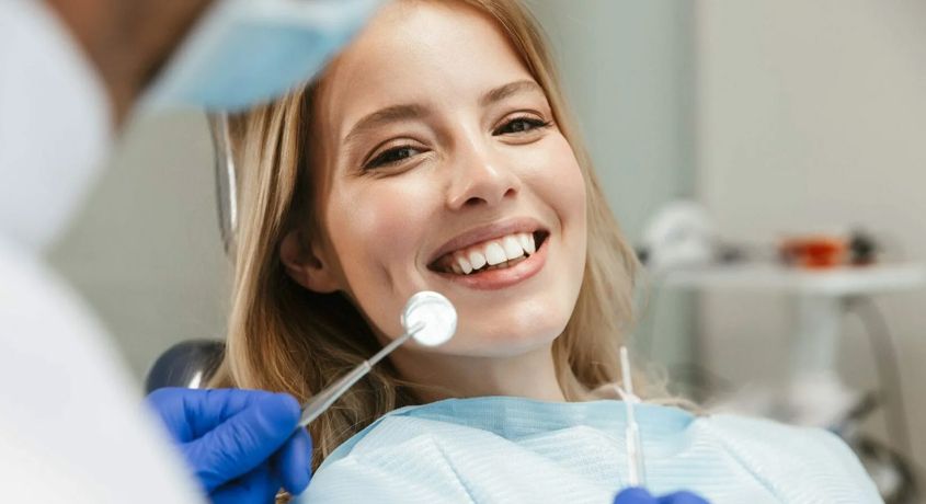 Профессиональная гигиена полости рта ВСЕГО за 3000 рублей в стоматологической клинике «Блеск».