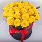 Букет желтых роз в коробке