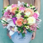 Букет цветов в шляпной коробке Кэрри