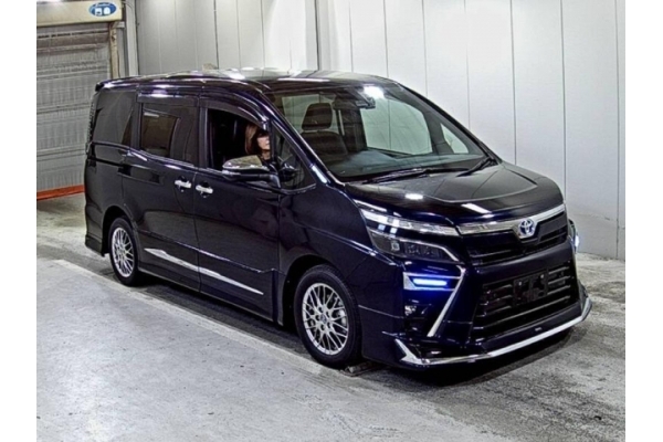 Toyota VOXY ZWR80W - 2020 год