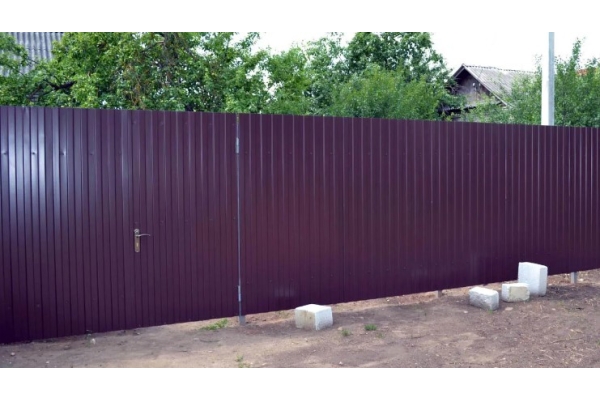 Забор из профлиста 2,2 м С8 с двухсторонним полимерным покрытием 
