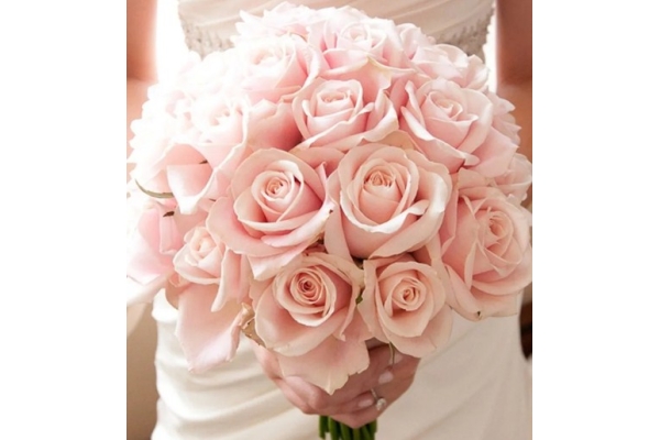 Розовый свадебный букет из роз