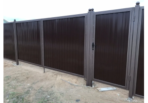 Забор из профнастила в металлической рамке 1,8 м