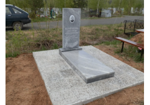Установка мраморного памятника на могилу