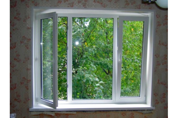 Пластиковое окно с установкой Rehau 1400*2100 