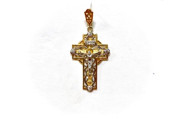 Крестик золотой маленький с бриллиантами