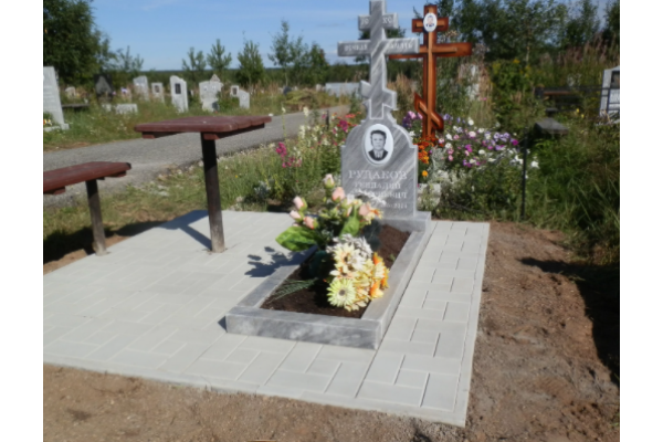 Установка мраморного памятника на кладбище