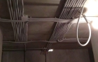 Протяжка проводов/кабелей в глухом пространстве за непроходной стеной/потолком 