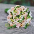 Свадебный букет невесты из кустовых роз