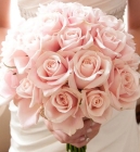 Розовый свадебный букет из роз