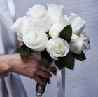 Белый свадебный букет из роз